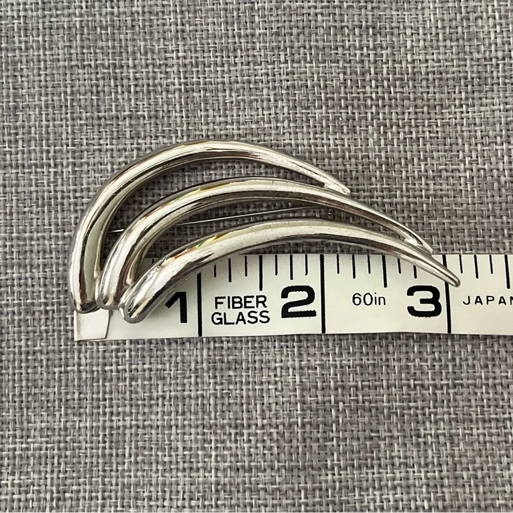 Vintage-Inspired Silver Tone Abstract Swirl Brooch